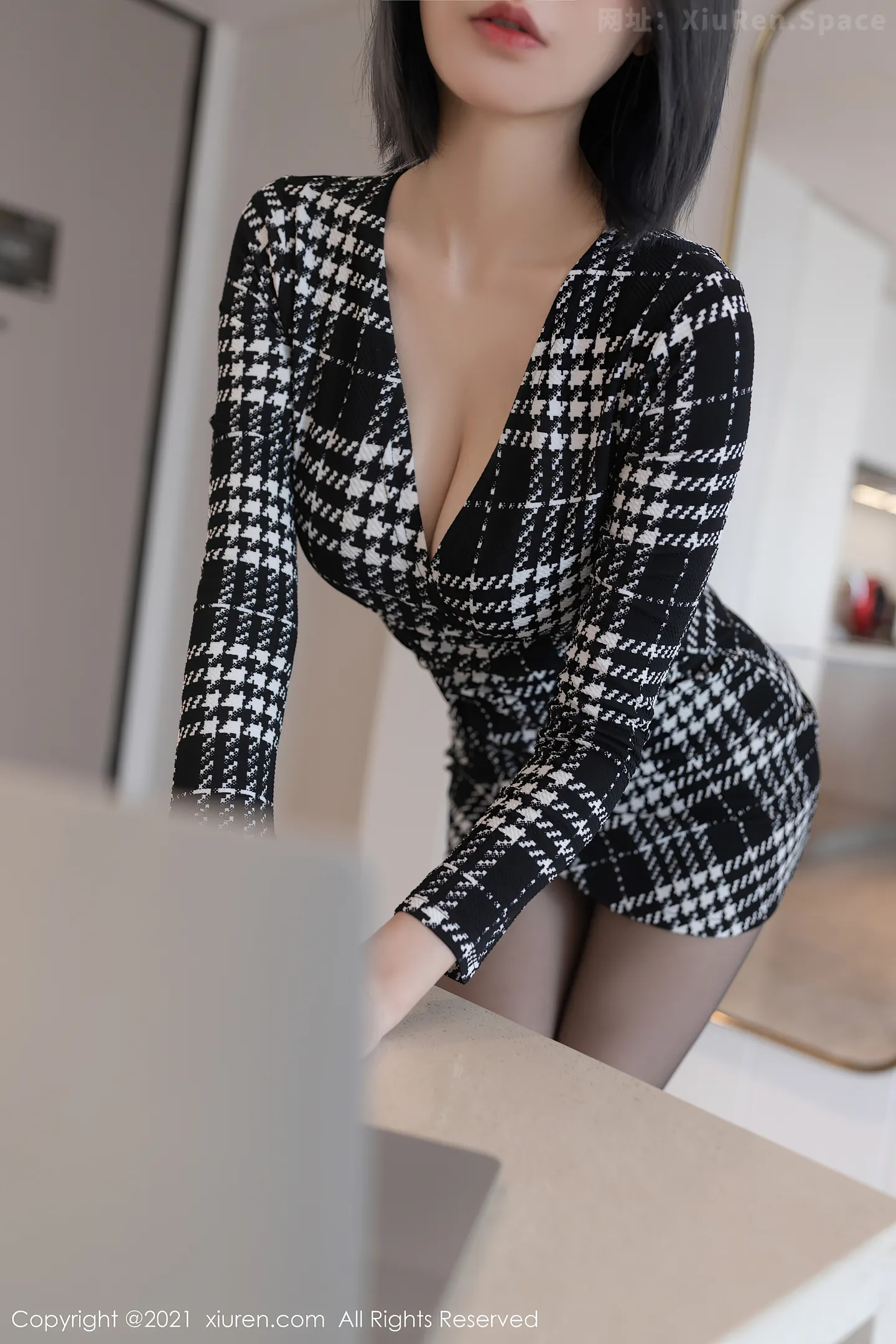 图片[4]-[XiuRen秀人网]VOL.4189 模特安然Maleah重庆旅拍维修剧情性感内衣配开档黑丝诱惑写真85P-秀人网官方网站